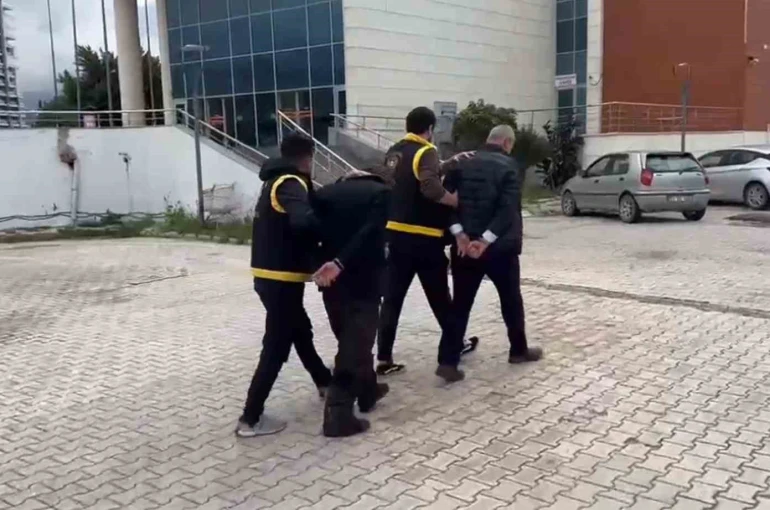 İskenderun’da işledikleri suçlardan aranan 2 kişi yakalandı