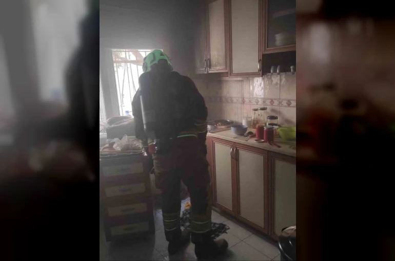 İskenderun’da ocakta unutulan yemek yangına neden oldu