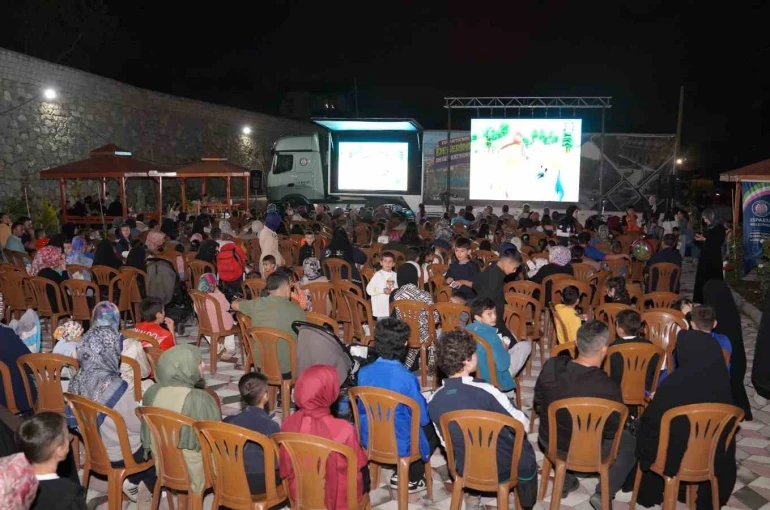 Isparta Belediyesi’nden Sav’da çocuklara açık hava sineması