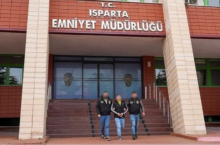Isparta’da 24 yıl 11 ay hapis cezası bulunan firari yakalandı