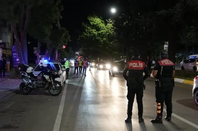 Isparta’da bir haftalık polis denetimlerinde 40 aranan şahıs yakalandı
