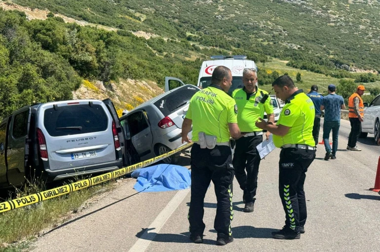 Isparta’da iki otomobil çarpıştı: 1 ölü, 5 yaralı