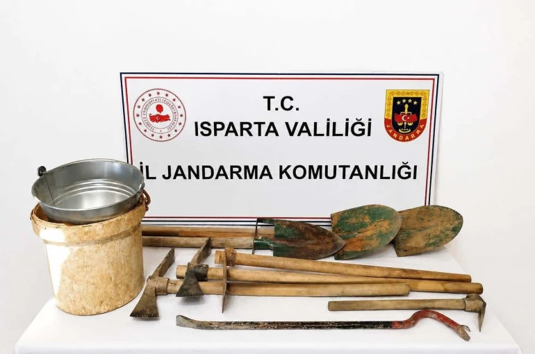 Isparta’da jandarmadan kaçak kazı operasyonu