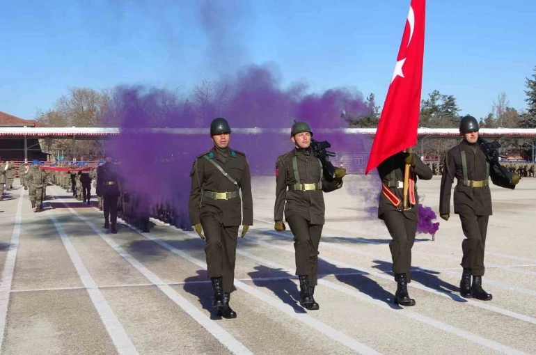 Isparta’da komandolar mezun oldu, aileler gurur ve duygu dolu anlar yaşadı