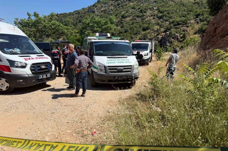 Isparta’da park halindeki araçta 2 gencin cansız bedeni bulundu