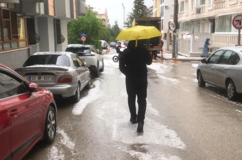 Isparta’da sağanak etkili oldu