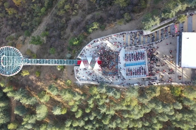 Isparta’da yükseklik korkusunu unutturan cam teras 1 milyon ziyaretçiyi aştı