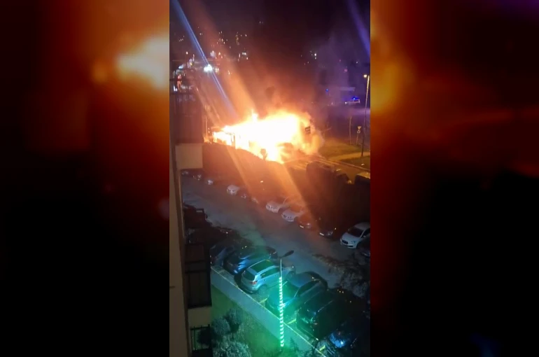 Ispartakule’de İETT Halk Otobüsü alev topuna döndü