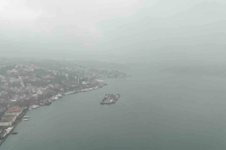 İstanbul bayram sabahına sisle uyandı