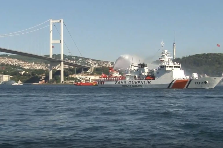 İstanbul Boğazı’nda 15 Temmuz şehitleri için tekne korteji oluşturuldu