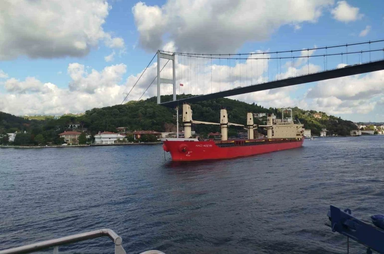 İstanbul Boğazı’nda gemi arızası nedeniyle trafik çift yönlü geçici olarak askıya alındı