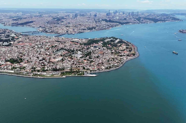 İstanbul Boğazı’nın güneyinde turkuaz şölen