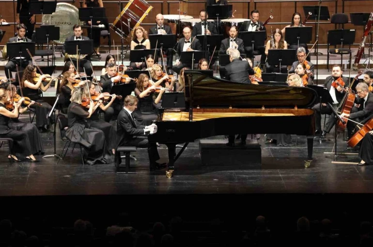 İstanbul Devlet Senfoni Orkestrası DenizBank Konserleri sanat sezonunu açtı