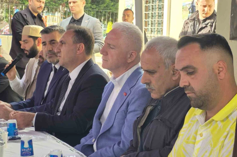 İstanbul Valisi Gül bıçaklanarak öldürülen 16 yaşındaki Abdulbaki için düzenlenen mevlide katıldı