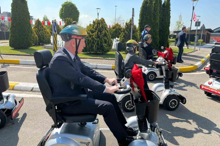 İstanbul Valisi Gül: "Bütün vatandaşlarımızın trafik bilincini öğrenmesi ve bunu kendi hayatında uygulaması lazım"