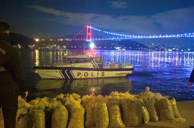 İstanbul’da 2 ton 350 kilogram kaçak midye ele geçirildi