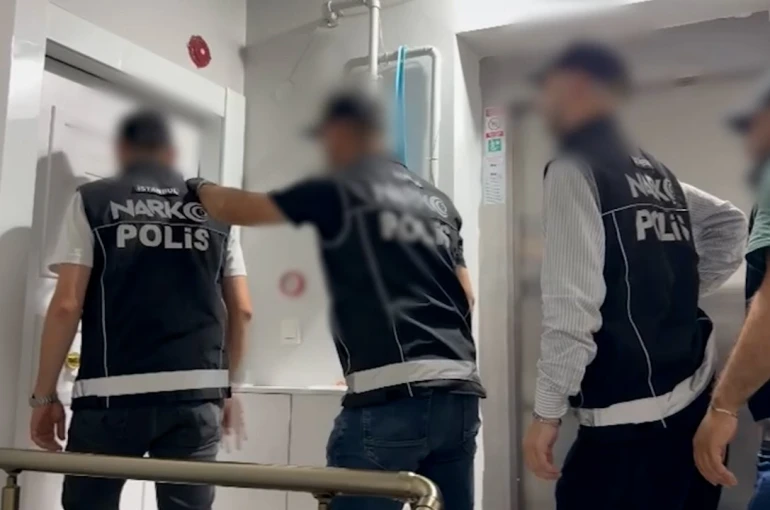 İstanbul’da 3 ilçede uyuşturucu operasyonu: 45 skunk kilogram skunk ele geçirildi, 4 gözaltı