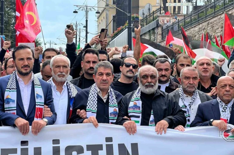İstanbul’da Filistin’e destek yürüyüşü düzenlendi