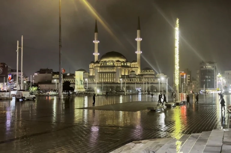İstanbul’da fırtına ve yağmur