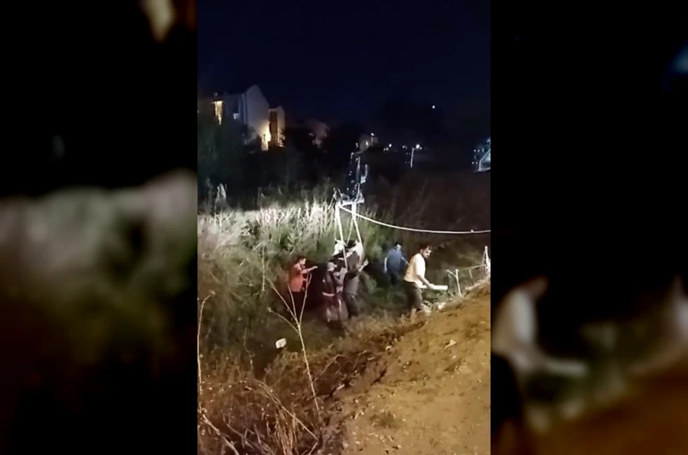 İstanbul’da iş makineli inek kurtarma operasyonu 