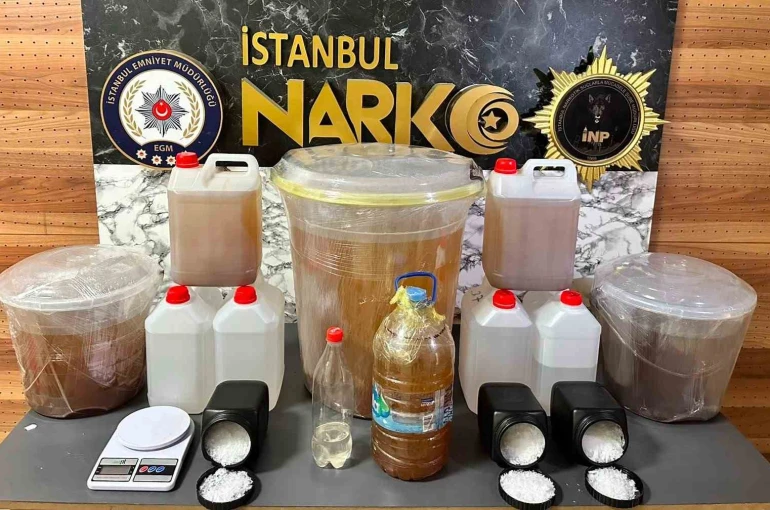 İstanbul’da otoyolda nefes kesen takip: Minibüse uyuşturucu baskını