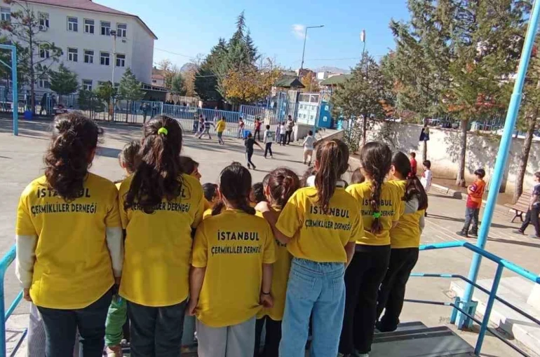 İstanbul’daki Çermiklilerden öğrencilere forma desteği