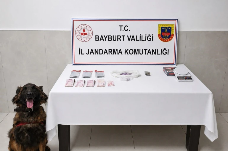 İstanbul’dan Bayburt’a uyuşturucu getiren 3 şüpheli yakalandı