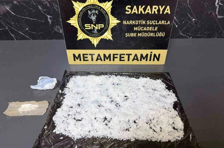 İstanbul’dan Zonguldak’a uyuşturucu sevk eden şahıslar Sakarya’da yakalandı