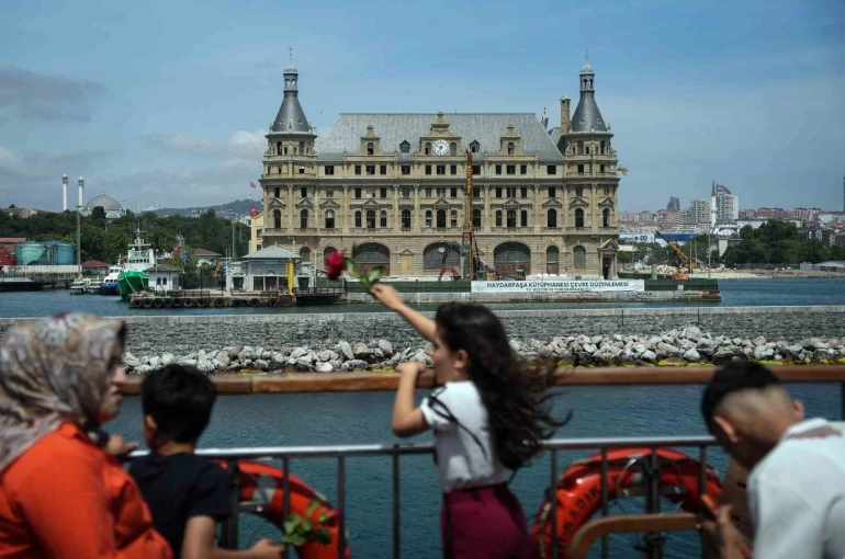 İstanbul’un simgelerinden Haydarpaşa Garı yeni yüzüne kavuştu