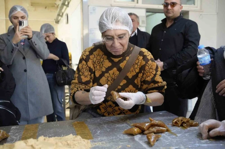 İtalyan Erasmus öğrencileri Gümüşhane’de pestil-köme ustası oldu