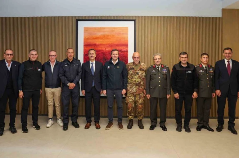 İtalyan heyet, Baykar’ın oyun değiştirici teknolojilerini inceledi: TB3 SİHA, AKINCI, KIZILELMA art arda havalandı
