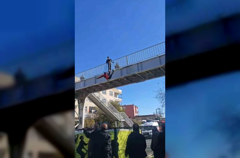 İtfaiyenin kurduğu havalı atlama minderi, hayatta tuttu