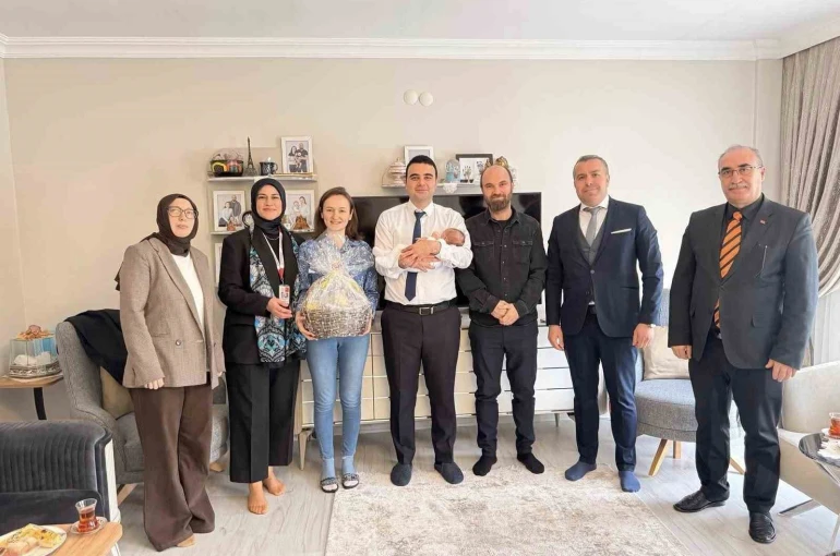 "İyilik Osmaneli’nin Kumaşında Var Projesi" kapsamında yeni doğan bebeğe destek
