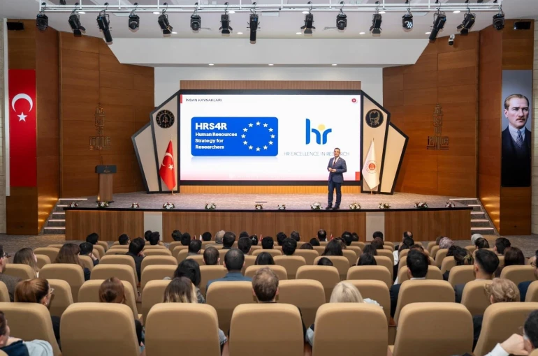 İzmir Adliyesinde ’Bir Liderin İnşası’ konferansı düzenlendi