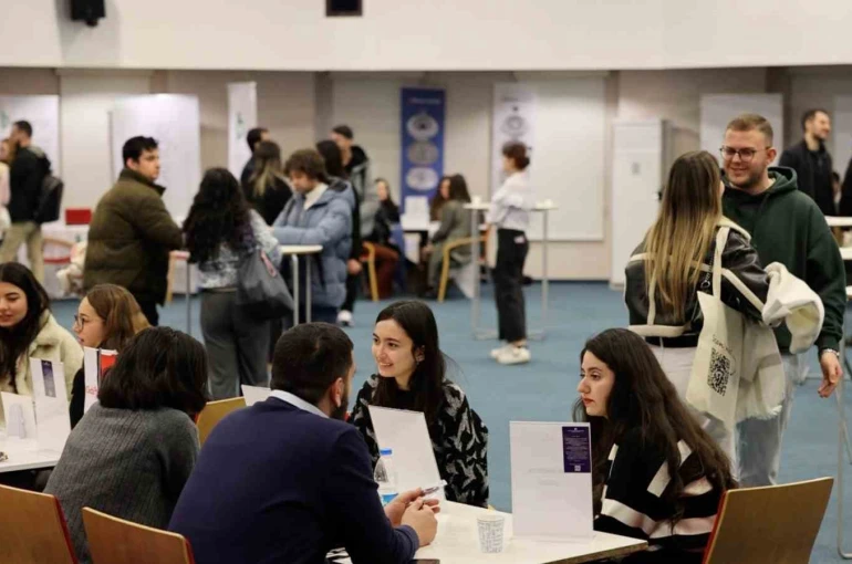 İzmir Ekonomi’de dev buluşma: 5 günlük ‘kariyer’ zirvesi