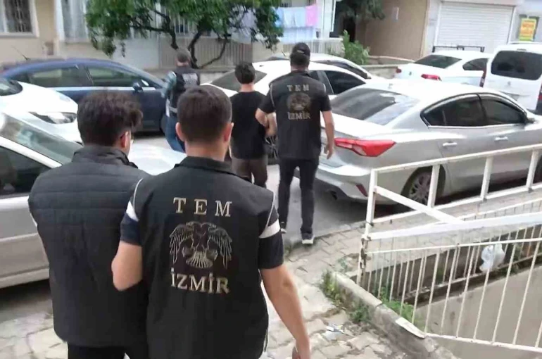İzmir merkezli 12 ilde FETÖ operasyonu: 80 şüpheli yakalandı
