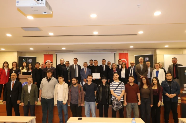 İzmir’de 15 Temmuz manşetleri bir kez daha atıldı