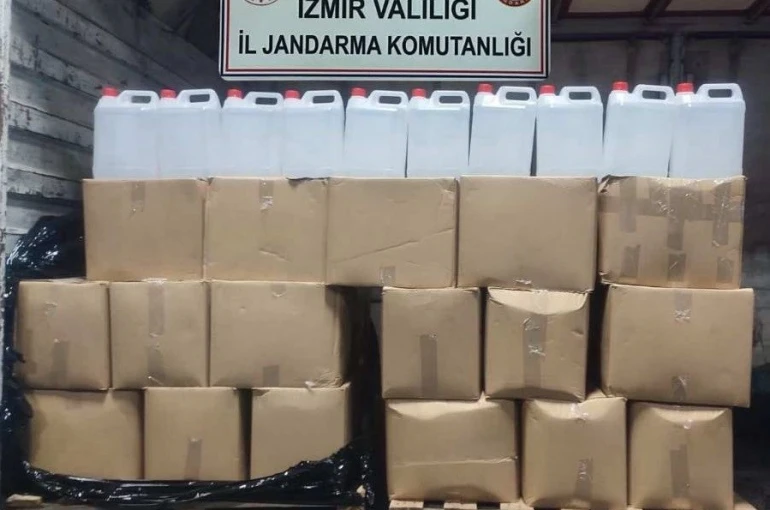İzmir’de 860 litre etil alkol ele geçirildi