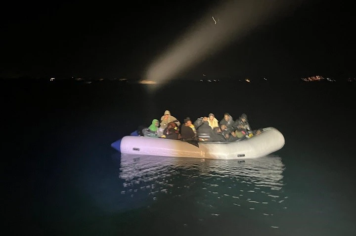 İzmir’de 9’u çocuk 25 düzensiz göçmen yakalandı
