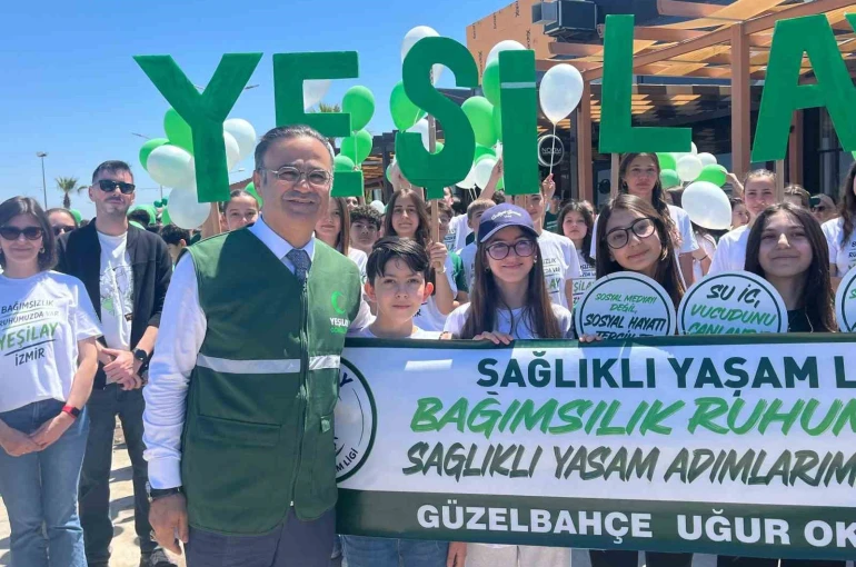 İzmir’de bağımlılığa karşı çocuklar ve velilerden ‘Sağlıklı Yaşam’ yürüyüşü