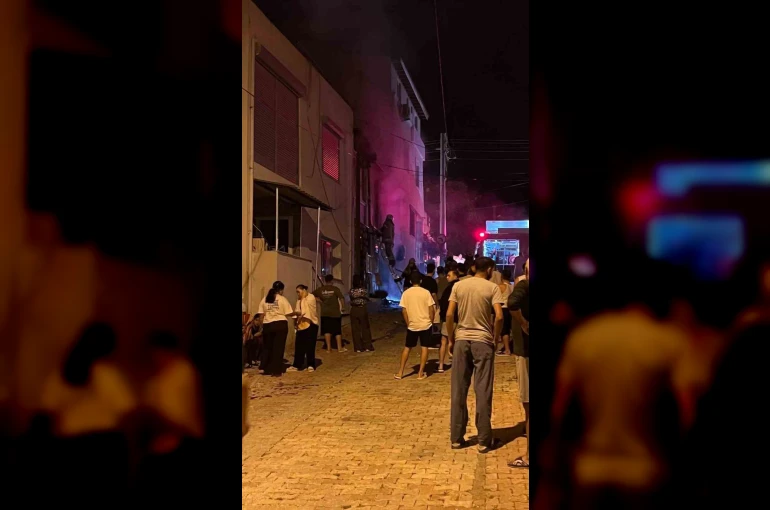 İzmir’de bir otelde çıkan yangında patlama sesi paniğe neden oldu