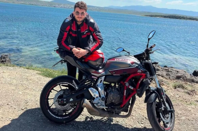 İzmir’de genç motosiklet eğitmeni kazada hayatını kaybetti