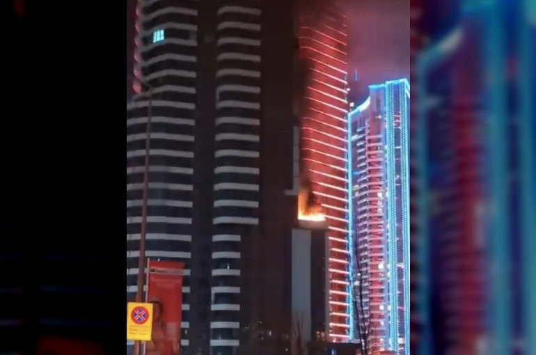 İzmir’de lüks yapıda yangın paniği