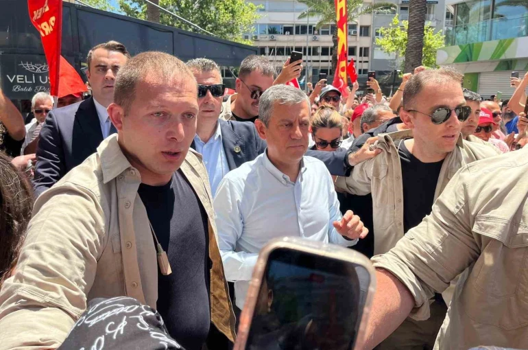 İzmir’de Özgür Özel mitingine polis müdahalesi