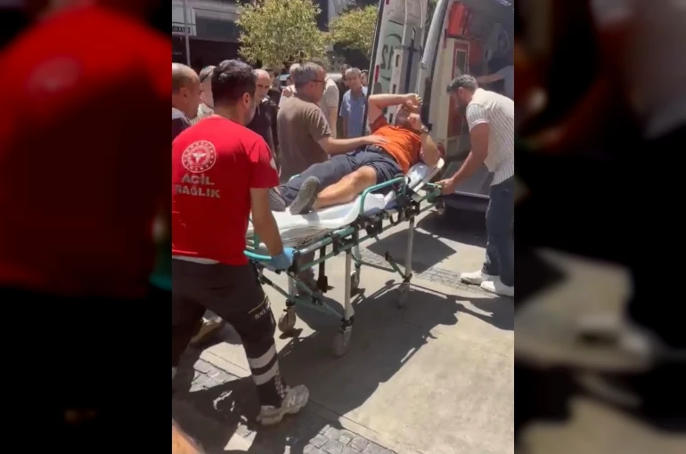 İzmir’de silahlı saldırı: Kaçmaya çalışan saldırganı trafik polisi yakaladı