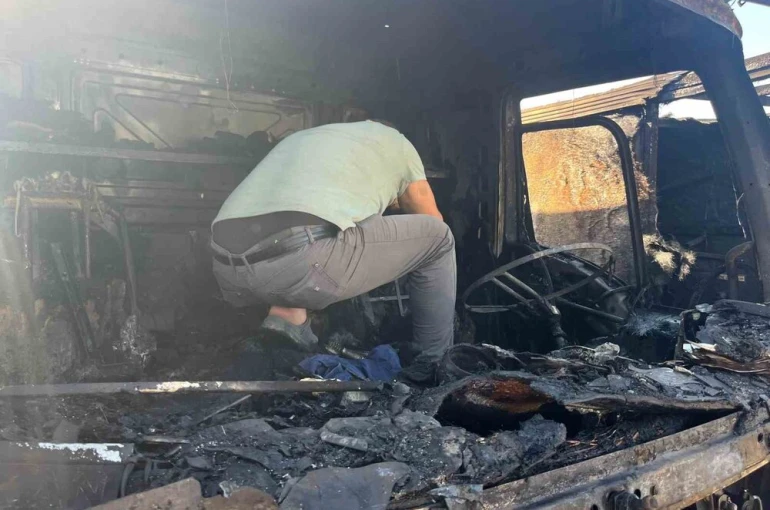 İzmir’de tır garajında yangın çıktı 