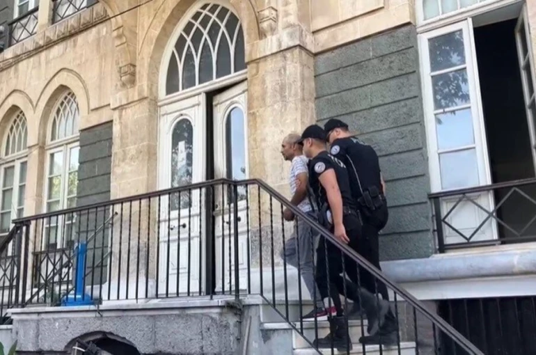 İzmir’de yunuslardan firari avı