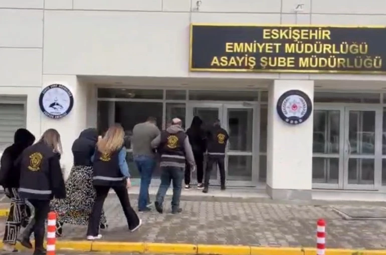 İzmir’deki 1 milyon 500 bin TL’lik hırsızlığın 4 şüphelisi Eskişehir’de yakalandı