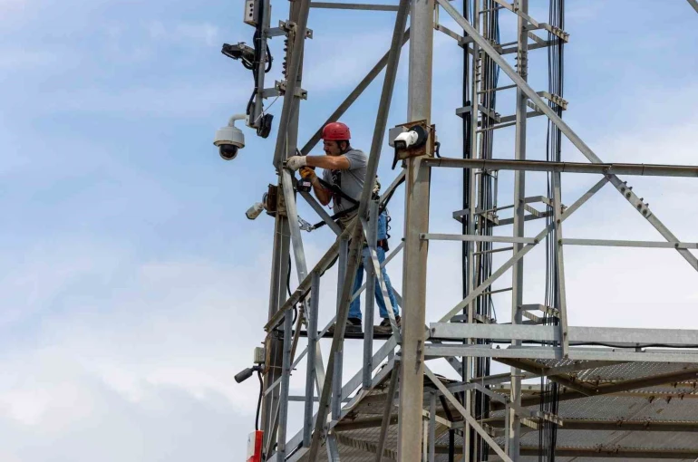 İzmir’in kritik haberleşme altyapısına güneş enerjili güvence