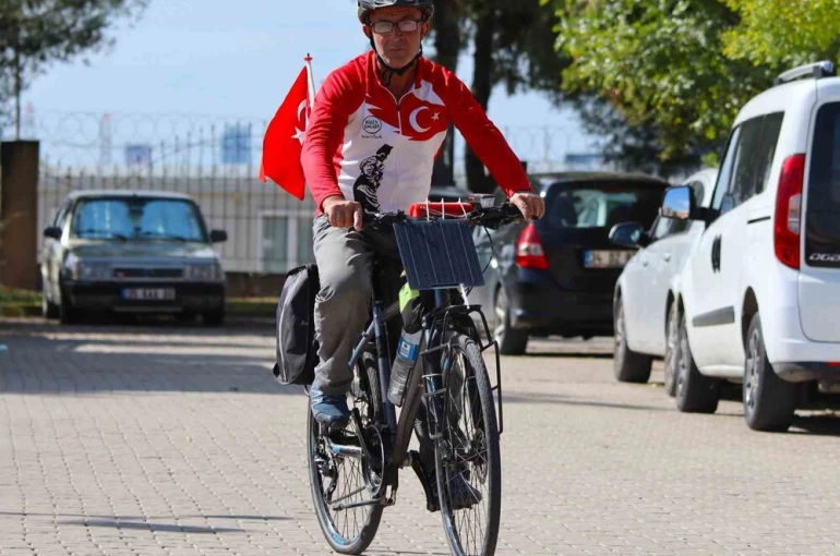 İzmirli gezgin ‘Asrın Felaketi’ne farkındalık için pedal çeviriyor